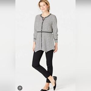 J. Jill Black and White Floral Blouse ,Size Medium, Button Down.GUC